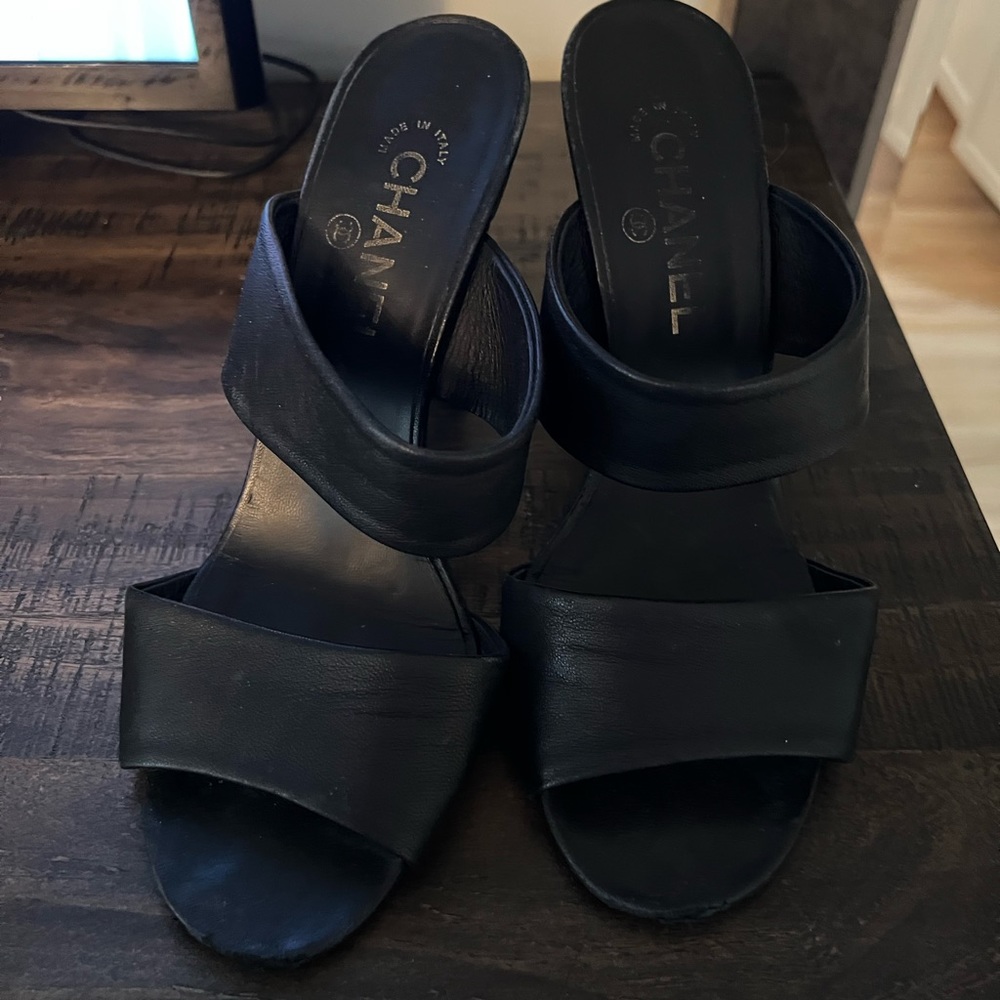 Pre loved Chanel Pearl Heels